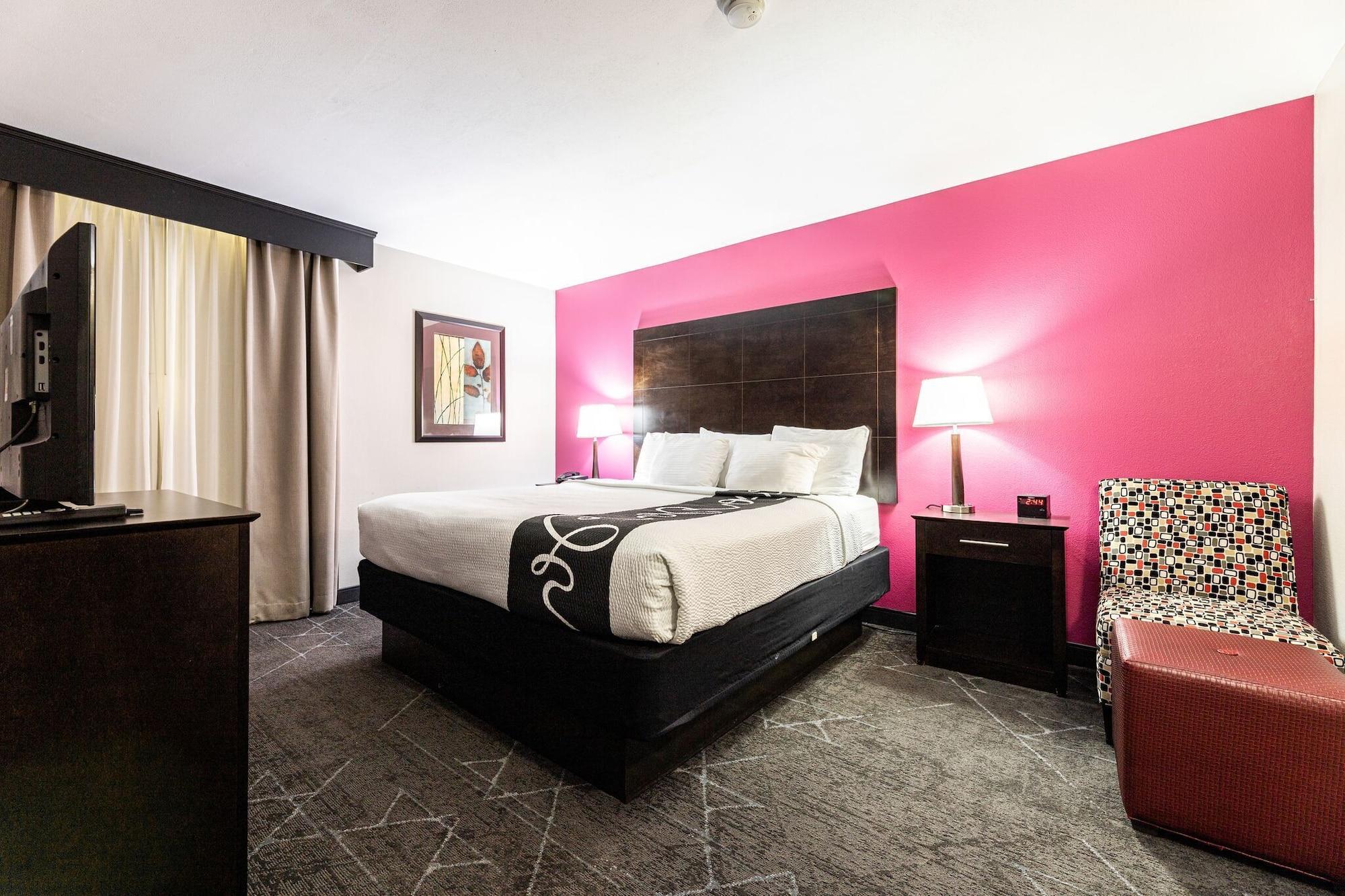 La Quinta By Wyndham Dallas I-35 Walnut Hill Ln Exterior photo
