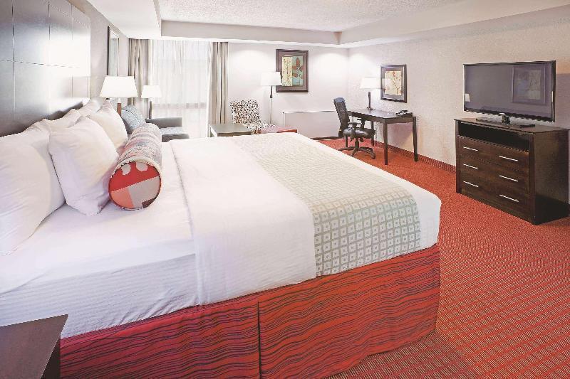 La Quinta By Wyndham Dallas I-35 Walnut Hill Ln Exterior photo