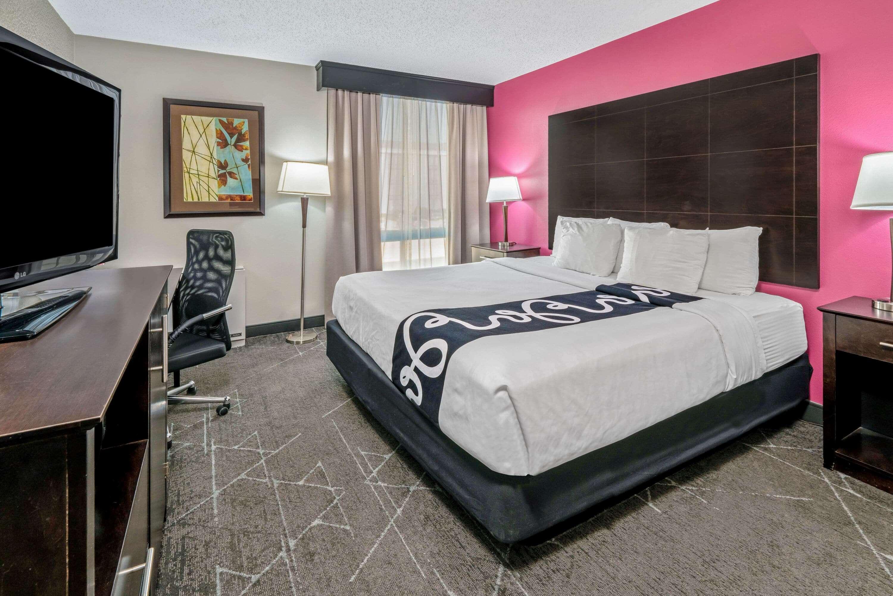 La Quinta By Wyndham Dallas I-35 Walnut Hill Ln Exterior photo