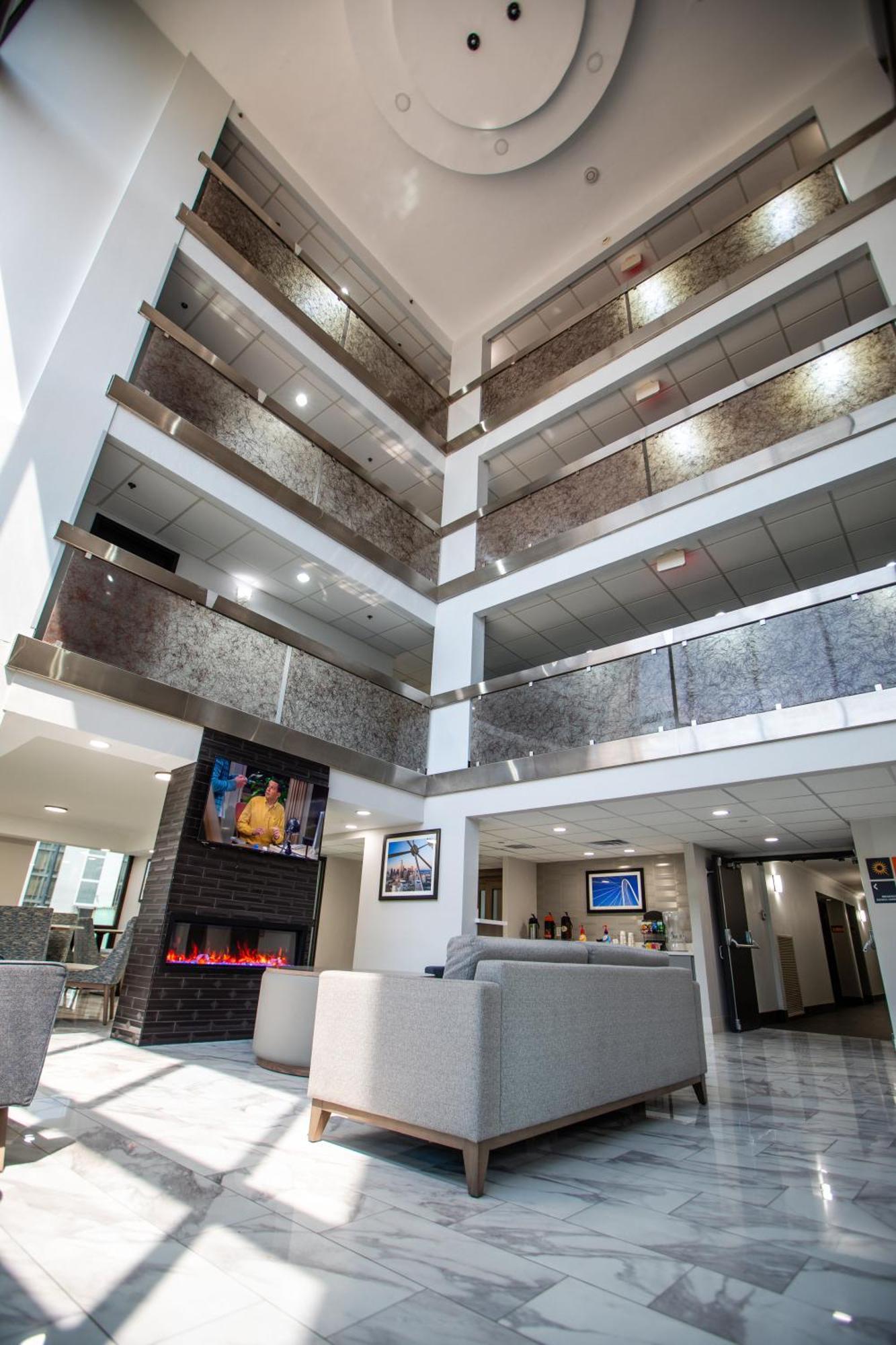 La Quinta By Wyndham Dallas I-35 Walnut Hill Ln Exterior photo